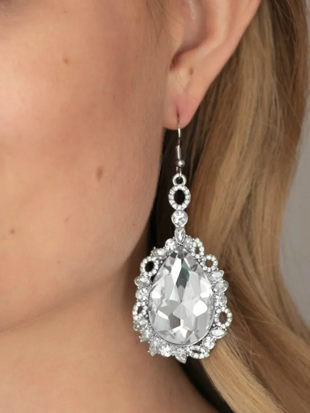 Paparazzi Jewelry Accessories - Royal Recognition - White Earrings - Vintage